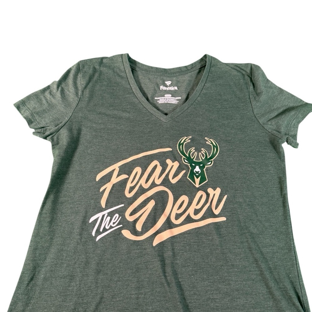 Milwaukee Bucks Fanatics Women’s V-Neck T-Shirt Green Fear The Deer M - Picture 2 of 9